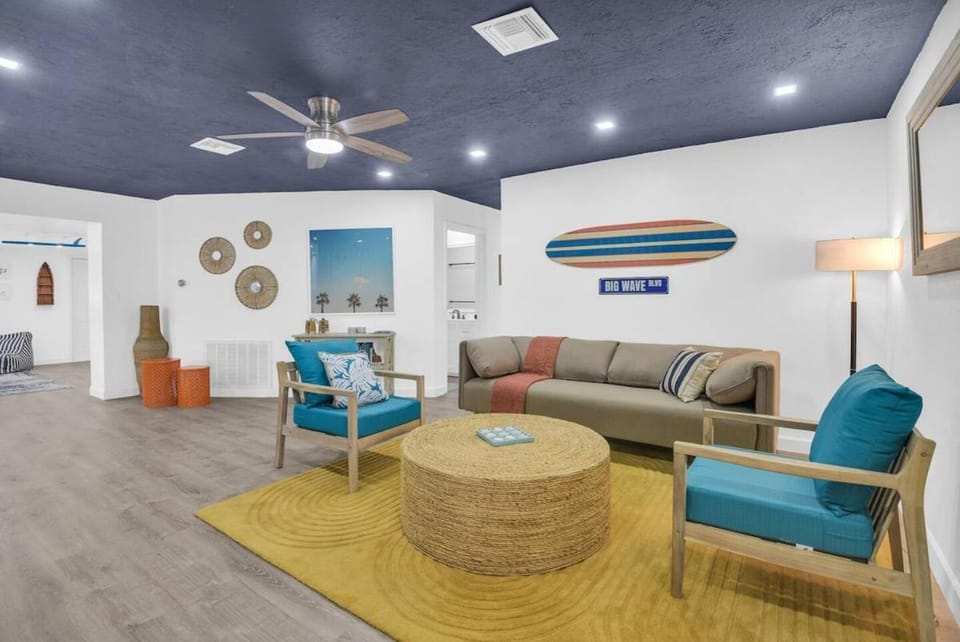 Surfs up - 4 Bdrm House W Pool House in Deerfield Beach