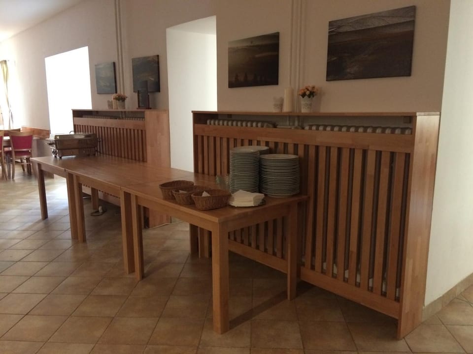Restaurant/places to eat, Dining area