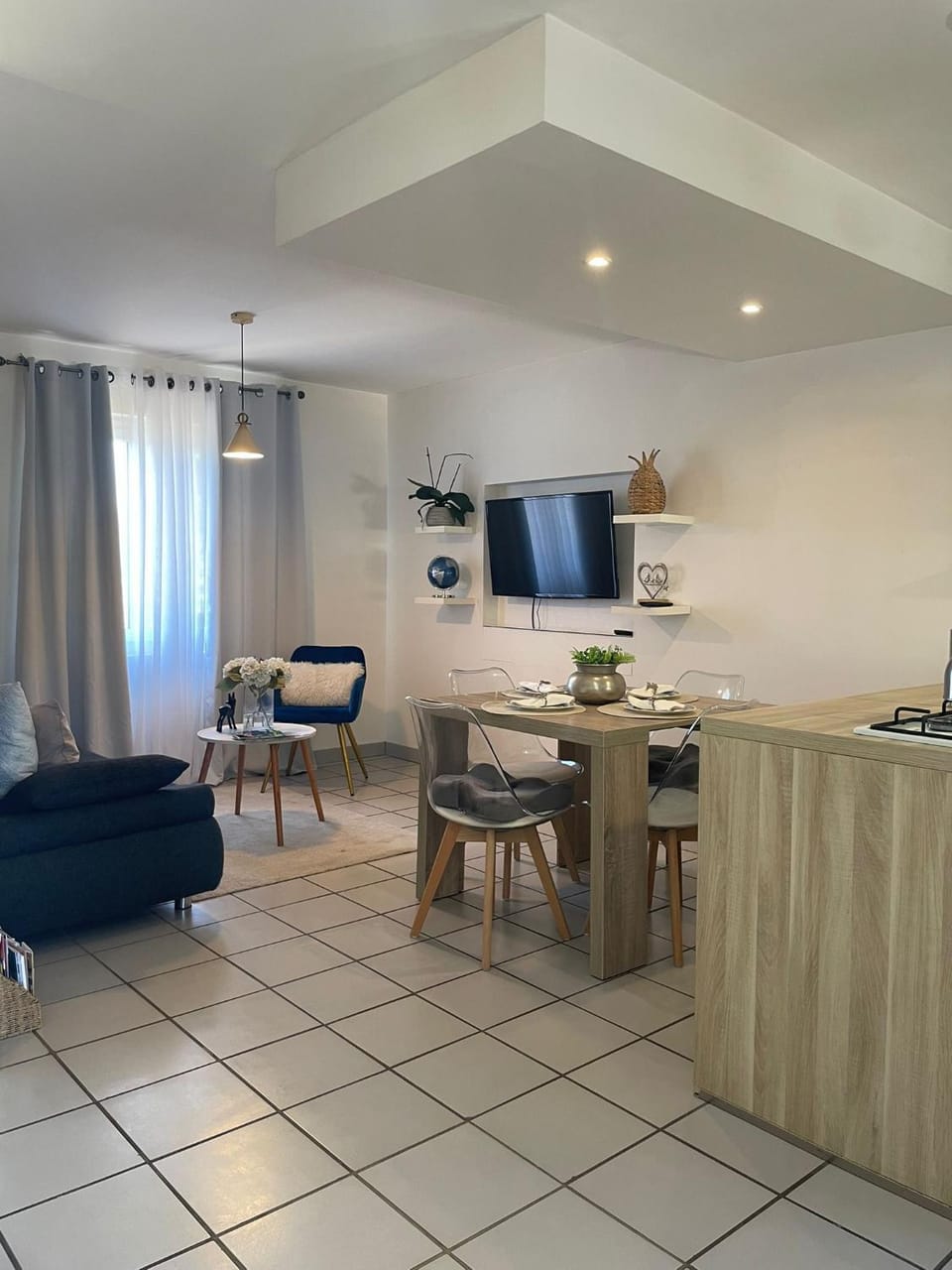 TV and multimedia, Living room, Dining area