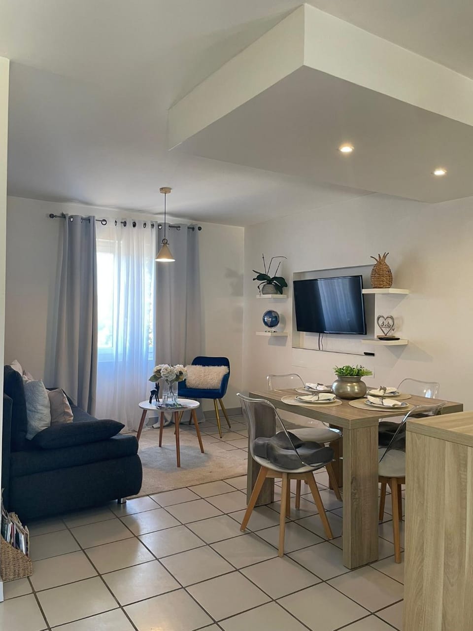 TV and multimedia, Living room, Dining area
