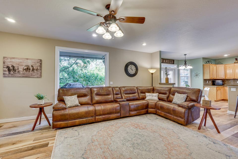 Spacious Home w/ Swim Spa & Deck in Medford! House in Medford