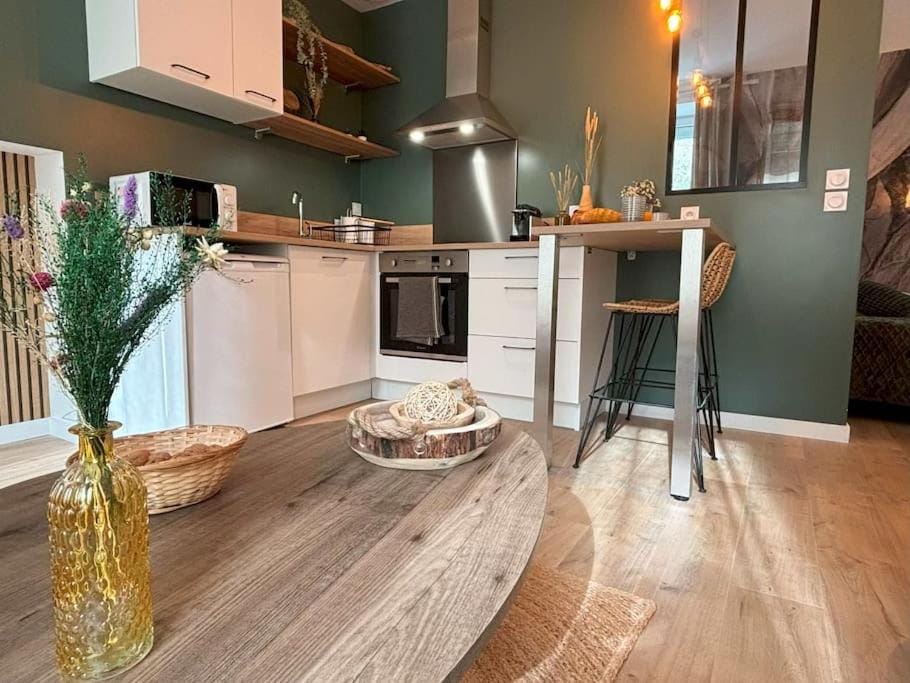 Studio Bois flotté Cherbourg Parking Apartment in Normandy