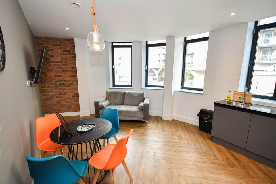 Spacious 2BED Central Manchester Flat w Security Apartment in Salford