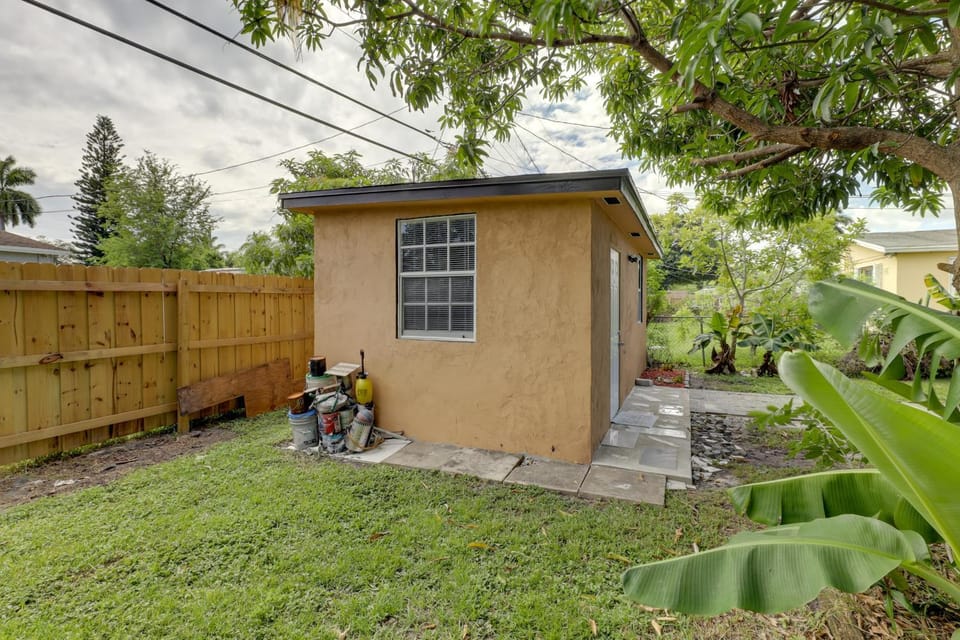 Pet-Friendly Fort Lauderdale Home: 8 Mi to Beach! House in North Lauderdale