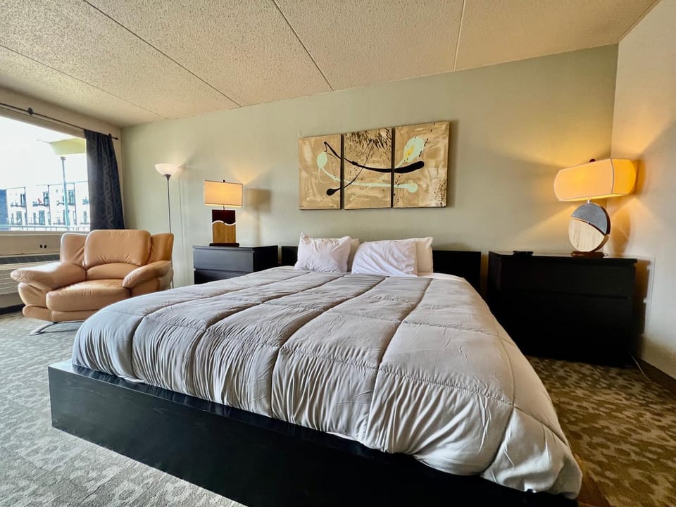 Lindell Motor Lodge - Downtown Cedar Falls Studio With Free Gated Parking! Apartment in Cedar Falls