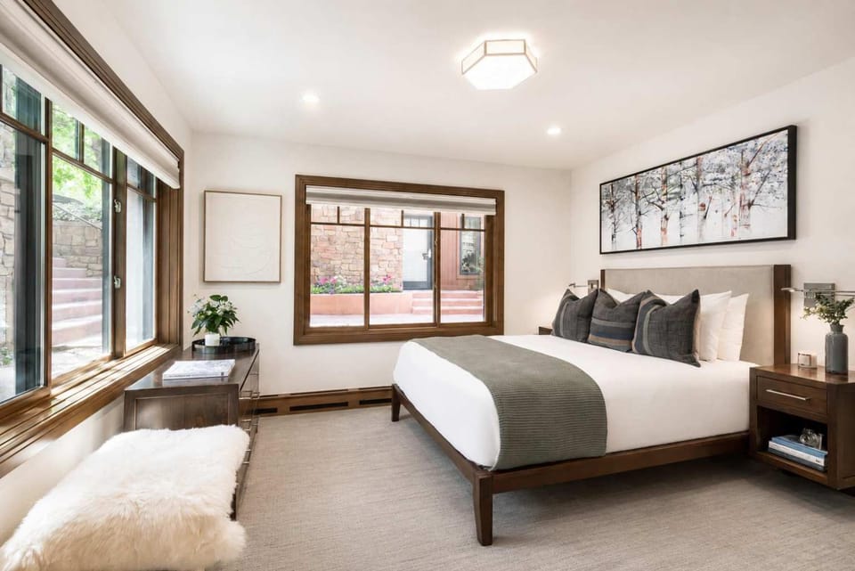 New Listing 3 BR 3 BA Aspen Condo near Gondola House in Aspen
