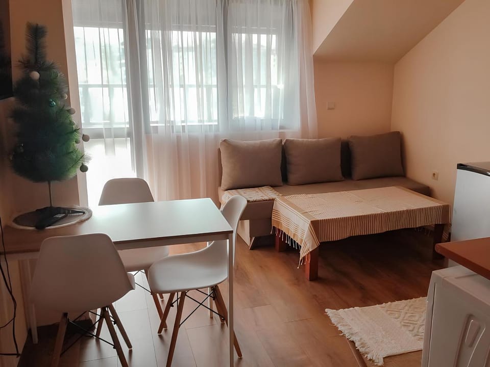 Living room, Photo of the whole room, Dining area
