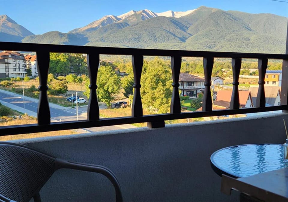 Natural landscape, Balcony/Terrace, Dining area, Mountain view