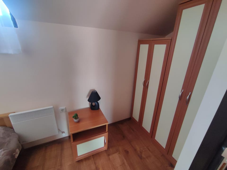 Bedroom, heating, wardrobe
