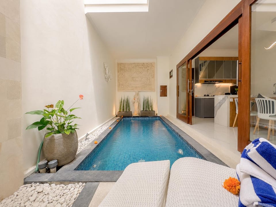Property building, Pool view, Pool view, Swimming pool