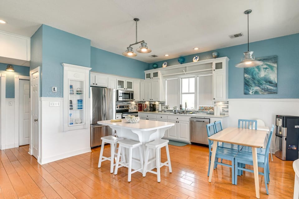 Ocean Views: Pet-Friendly Surfside Beach Gem House in Surfside Beach