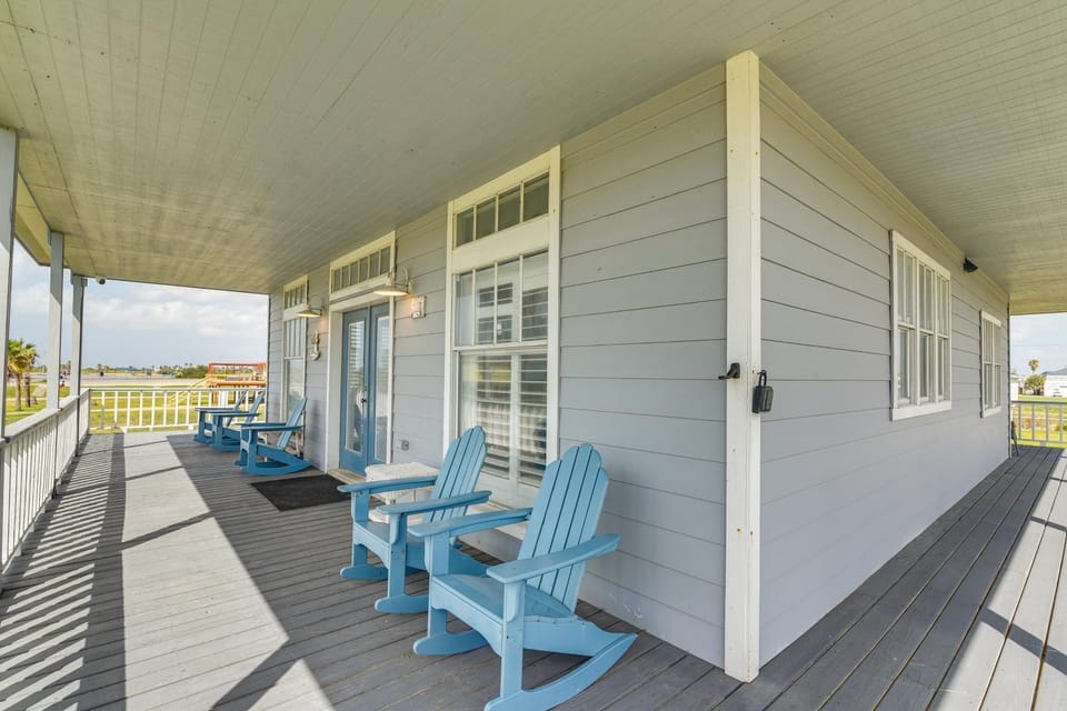 Ocean Views: Pet-Friendly Surfside Beach Gem House in Surfside Beach