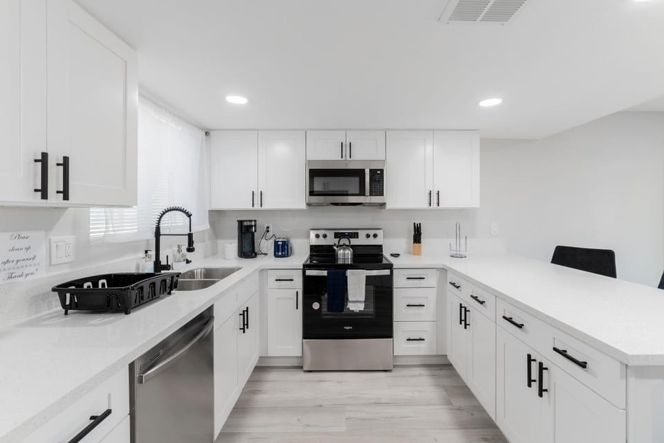 5Mins to Fremont 10Mins to Strip! Sleeps 8 House in North Las Vegas