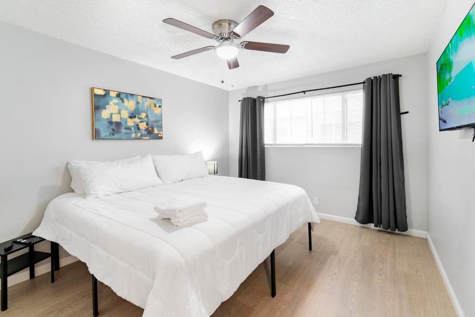 Charming Two Bedroom Sleeps 6! Close To Strip House in Las Vegas