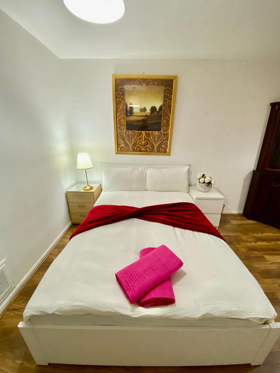 Bed, Bedroom, towels