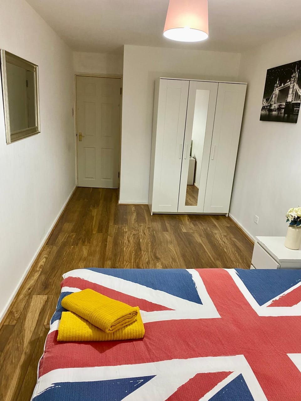 Bedroom, towels, wardrobe