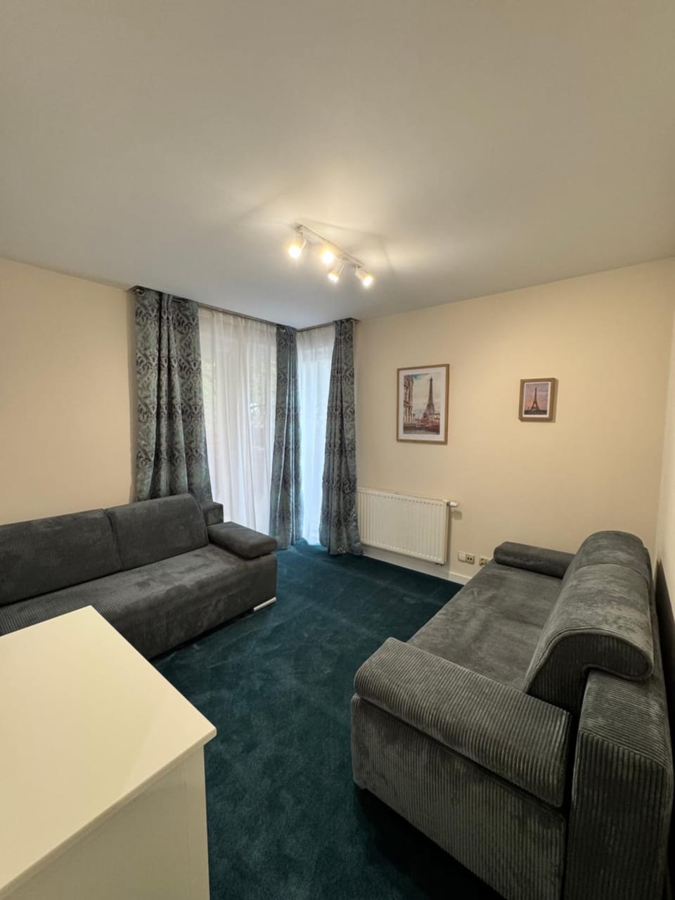 Bed, Photo of the whole room, Seating area, Bedroom