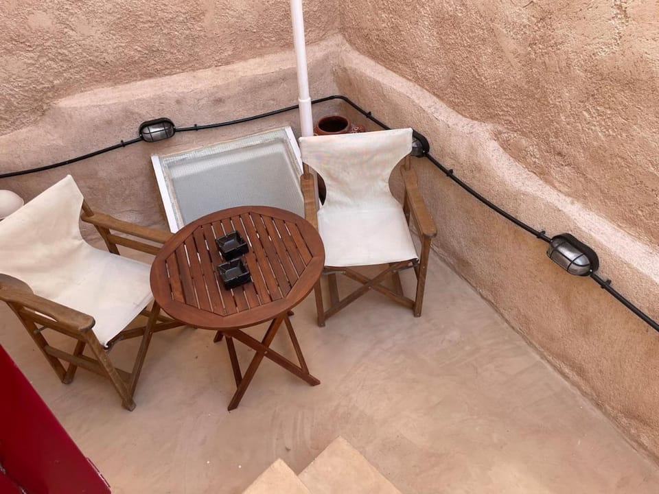 Sphinx Apartments - A House in Decentralized Administration of the Aegean