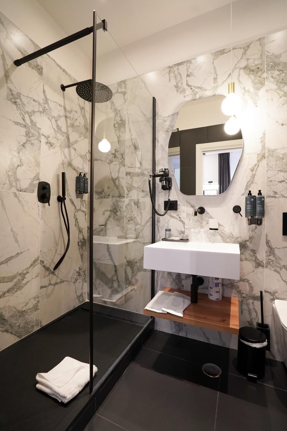 Shower, Bathroom, towels