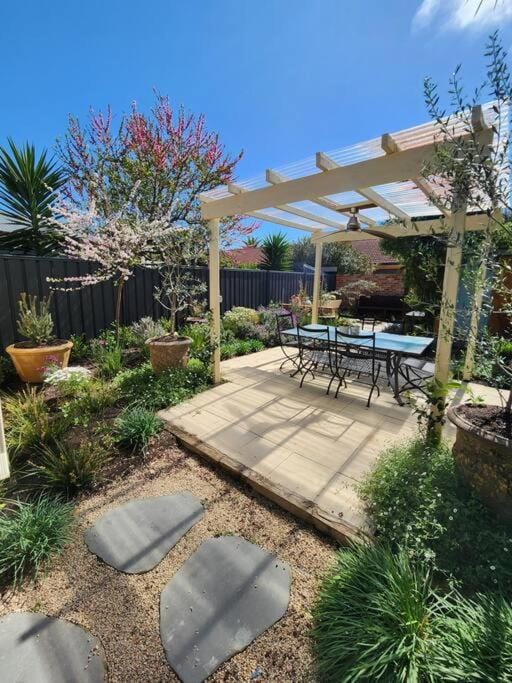 Charming! 3 Bed Garden by Beach House in Adelaide