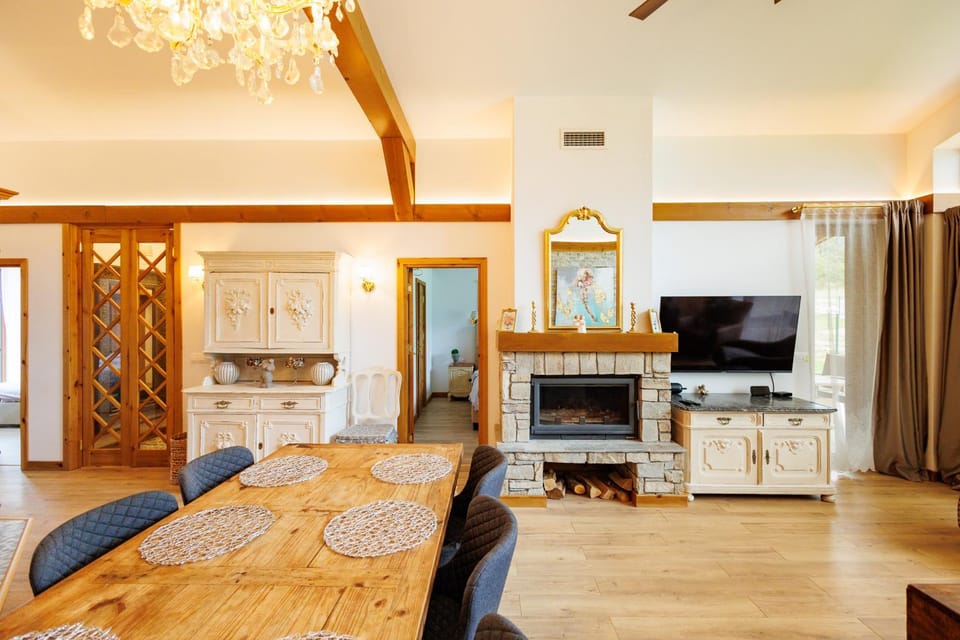Living room, Seating area, Evening entertainment