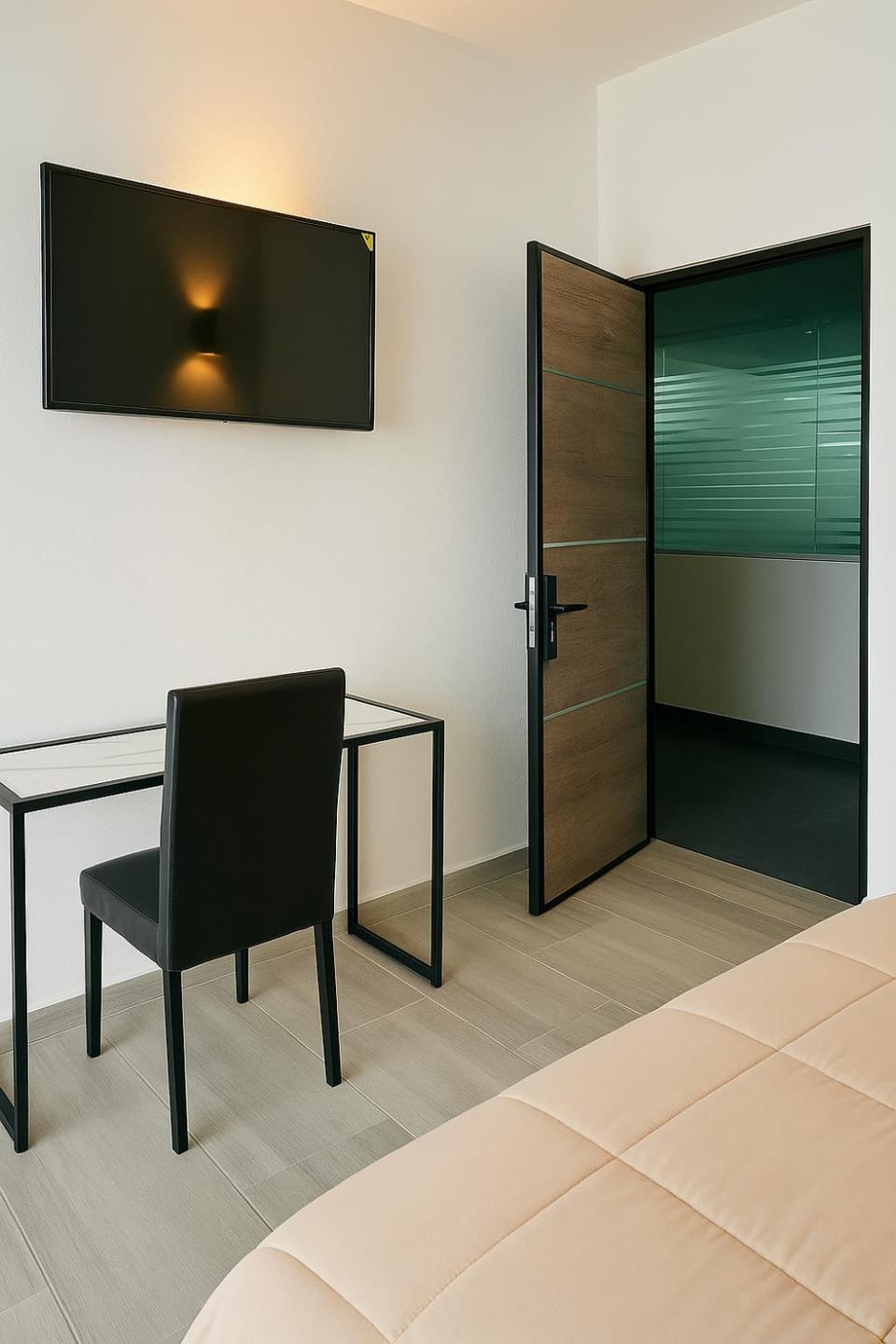 TV and multimedia, Photo of the whole room, Bedroom