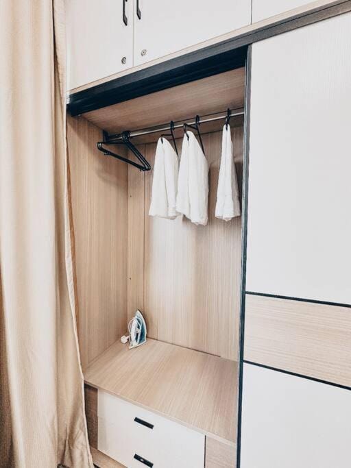 towels, wardrobe