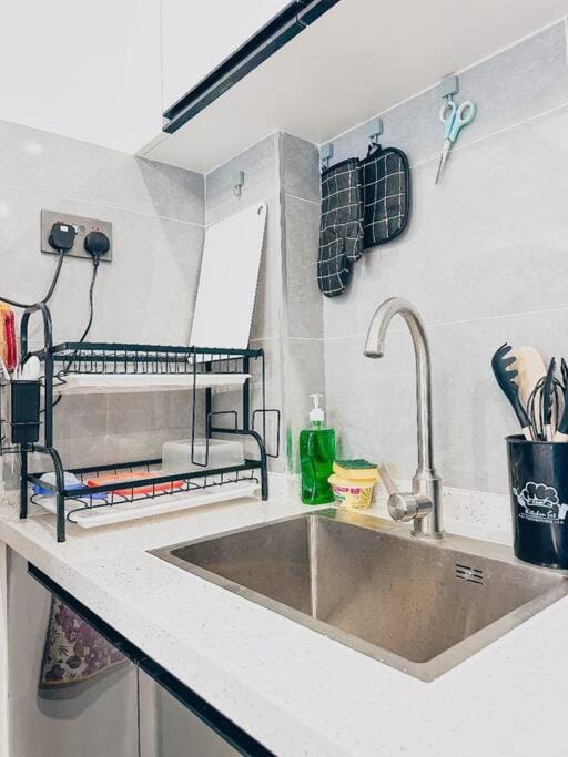 Kitchen or kitchenette, dishwasher