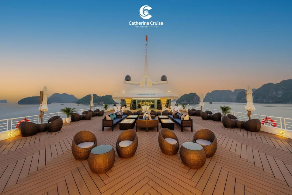 View (from property/room), Balcony/Terrace, Seating area, sunbed