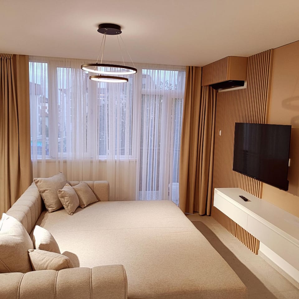 Bed, TV and multimedia, air conditioner