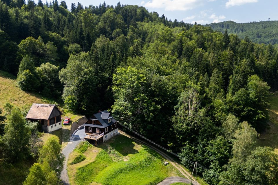Property building, Spring, Day, Natural landscape, Bird's eye view, Garden, Mountain view