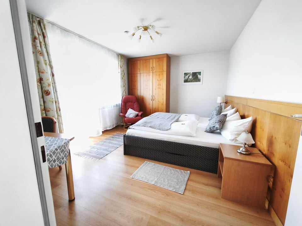 Bed, Seating area, Bedroom