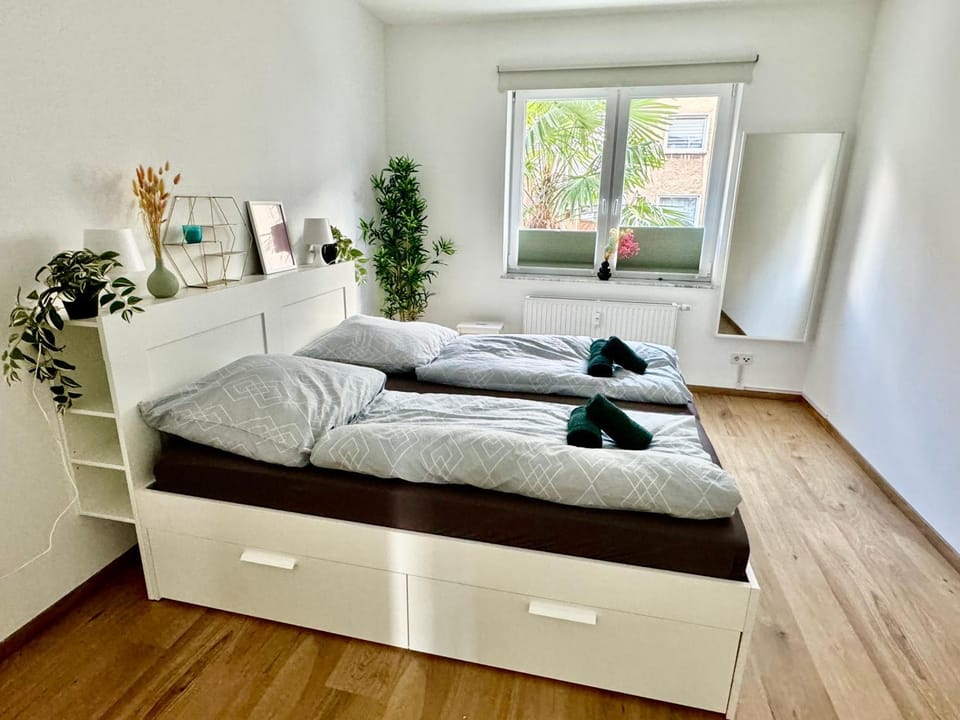 Bed, Photo of the whole room, Bedroom, towels