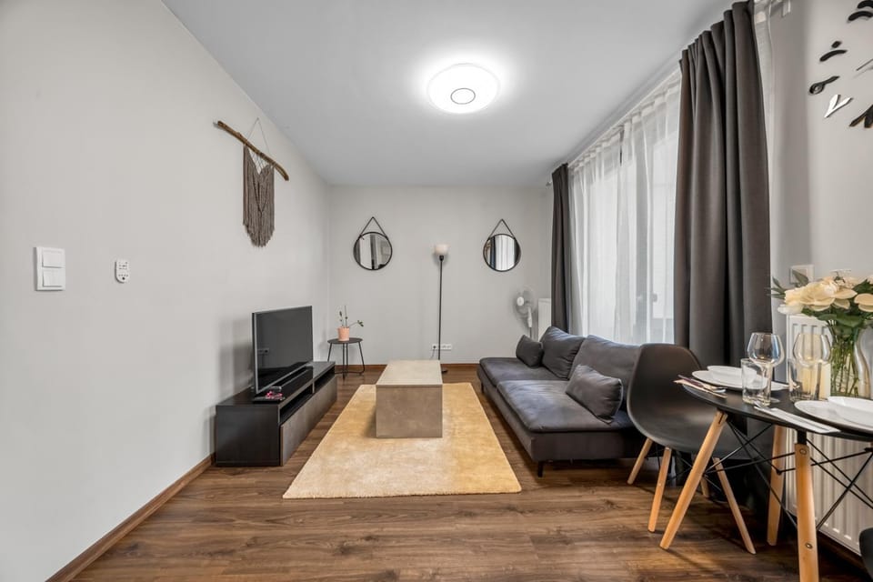 TV and multimedia, Living room, Photo of the whole room, Seating area, Evening entertainment