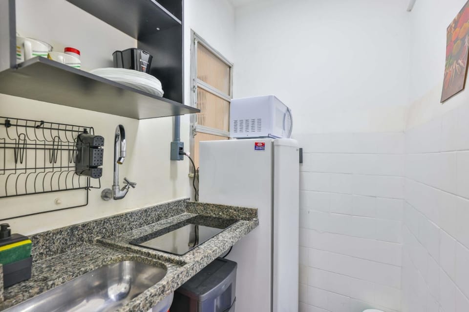 Quarto e Sala em Ipanema com localização privilegiada, próximo ao Leblon, 2 quadras da praia e 400m do metrô! Apartment in Rio de Janeiro
