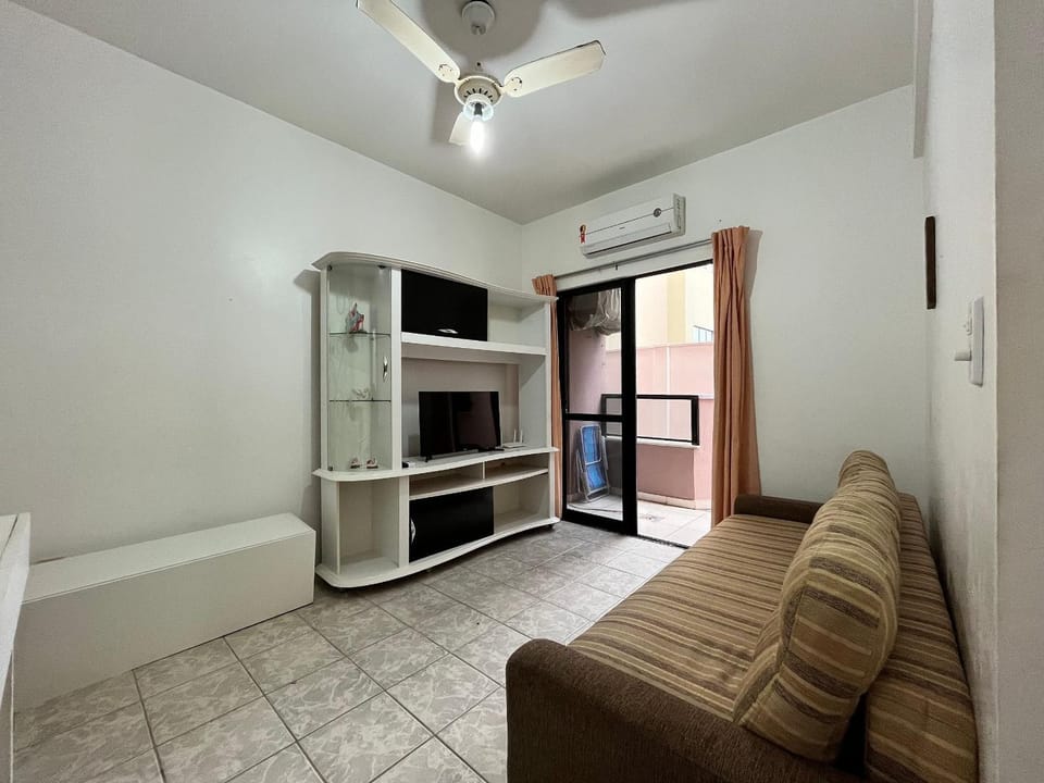 TV and multimedia, Living room, Seating area, air conditioner