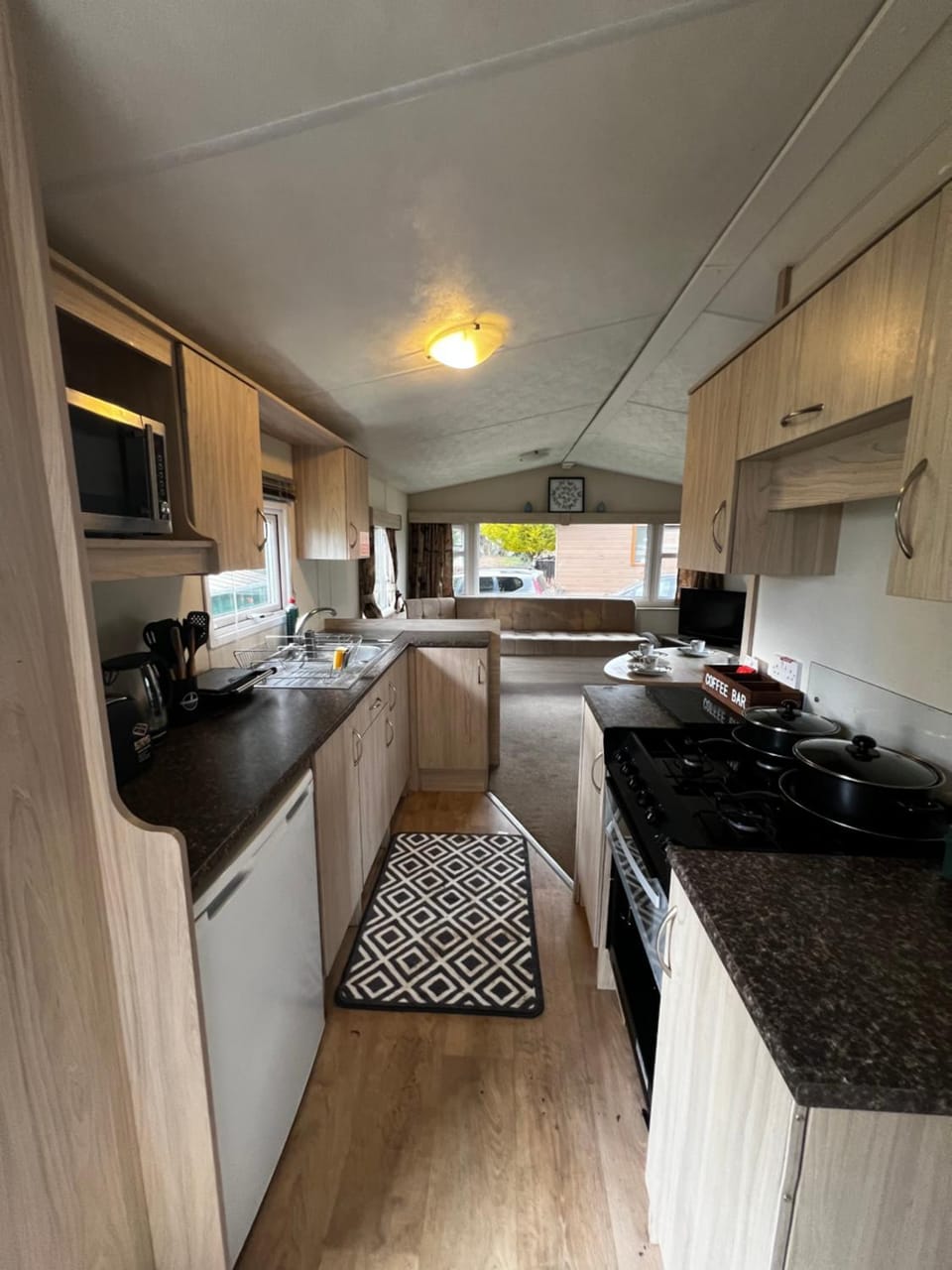 Coffee/tea facilities, Kitchen or kitchenette, minibar, stove, toaster