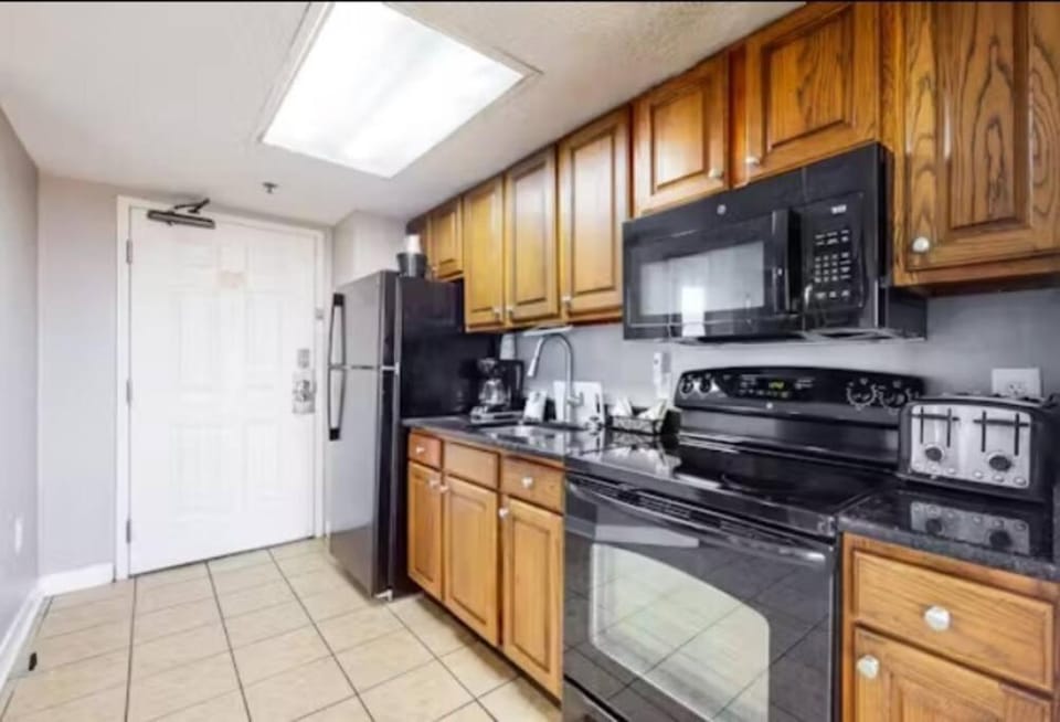 Your Perfect Oceanview Suite with Balcony, Dogs Ok! 1202 Apartment in Myrtle Beach
