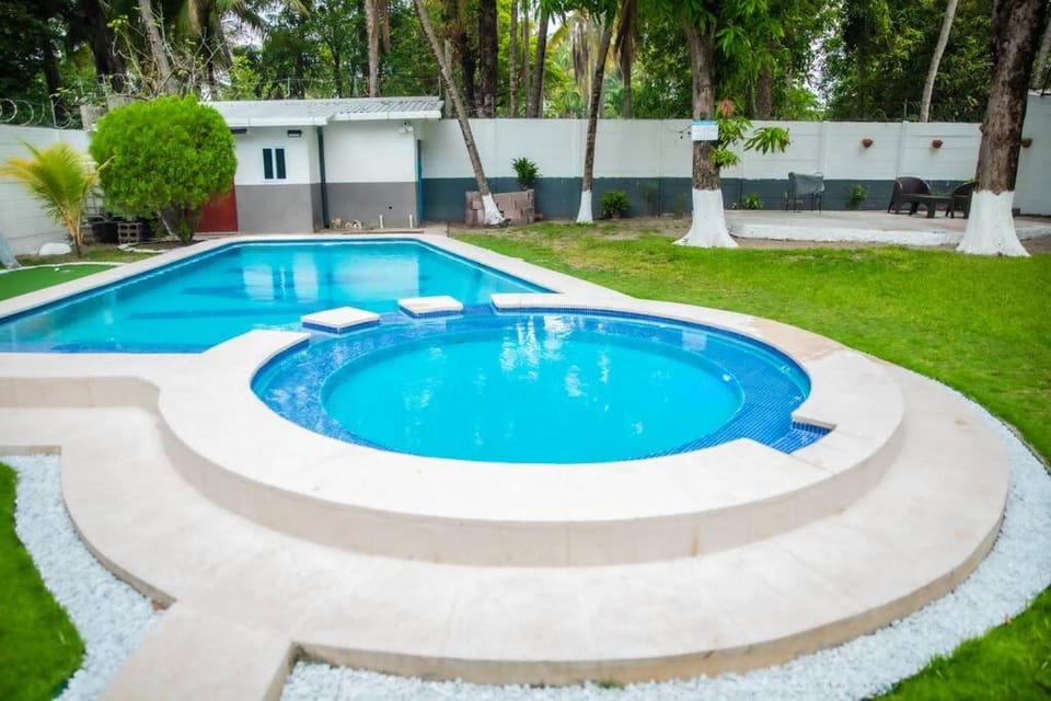 Day, Swimming pool