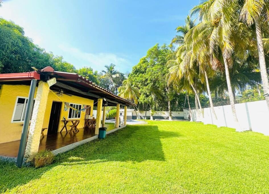Property building, Day, Natural landscape, Garden, Garden view