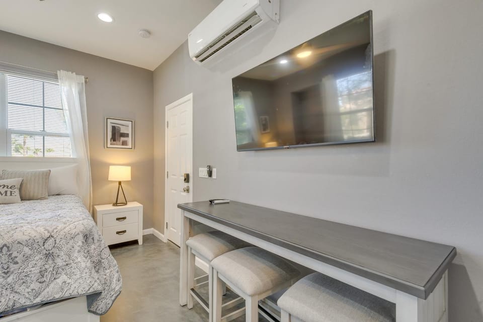 6 Mi to Coachella Festival: Serene Studio Apartment in Indio