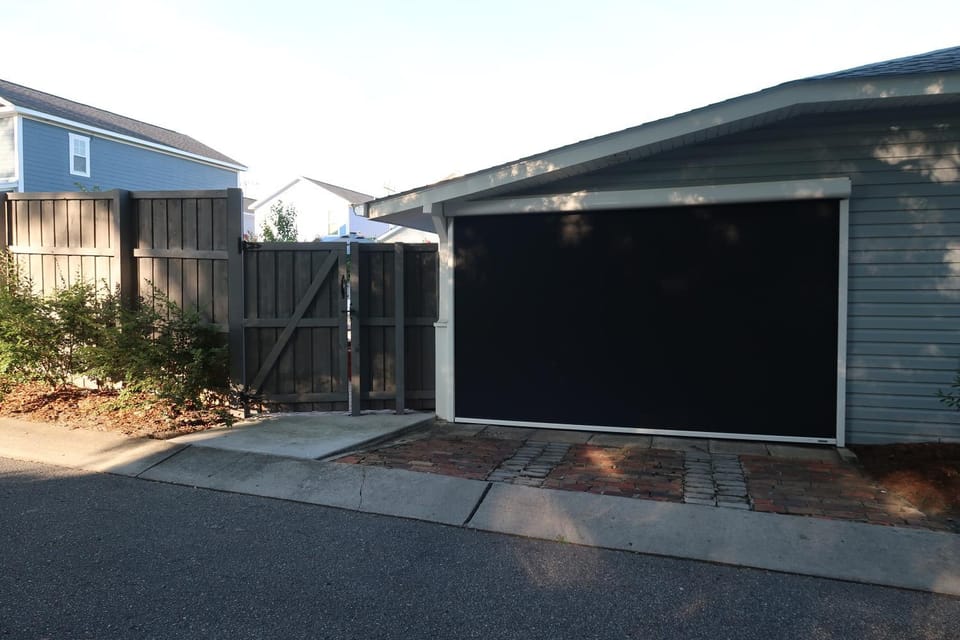 Downtown 3BR Gem - Hot Tub - Covered Parking - Fenced Yard House in Wilmington