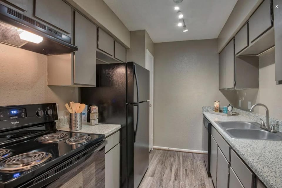 Charming 1BR Oasis - Private, Gated, Pet Friendly Apartment in Addicks