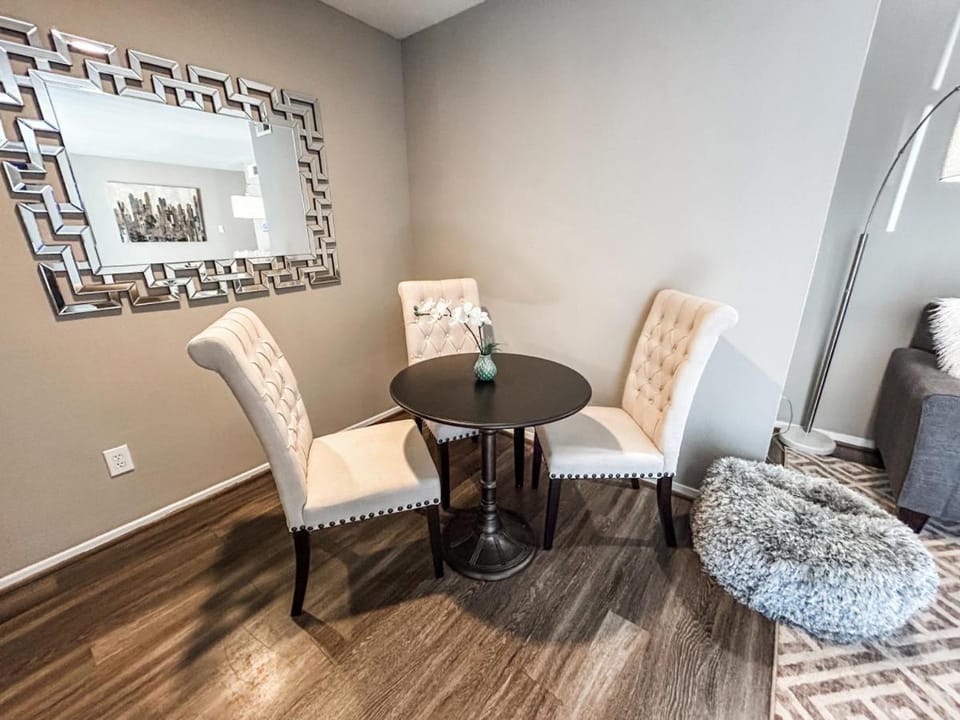 Charming 1BR Oasis - Private, Gated, Pet Friendly Apartment in Addicks