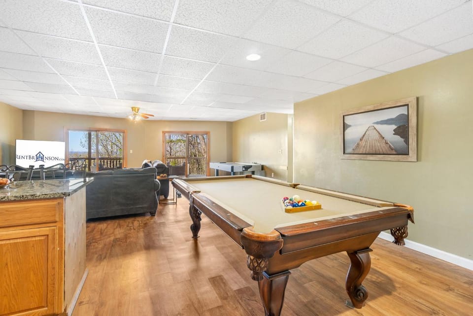 Hideaway Lodge House in Ridgedale