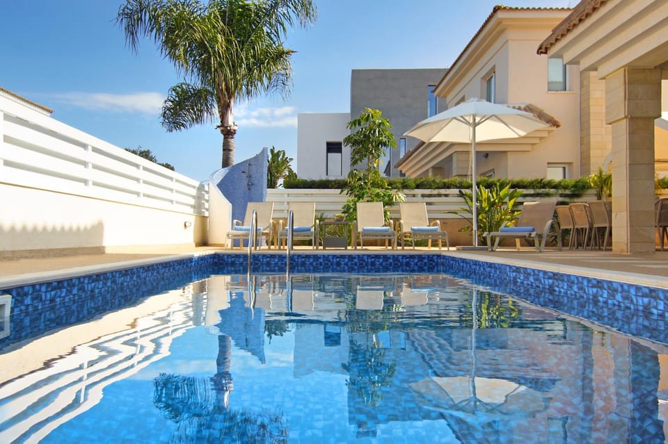 Patio, Pool view, Swimming pool