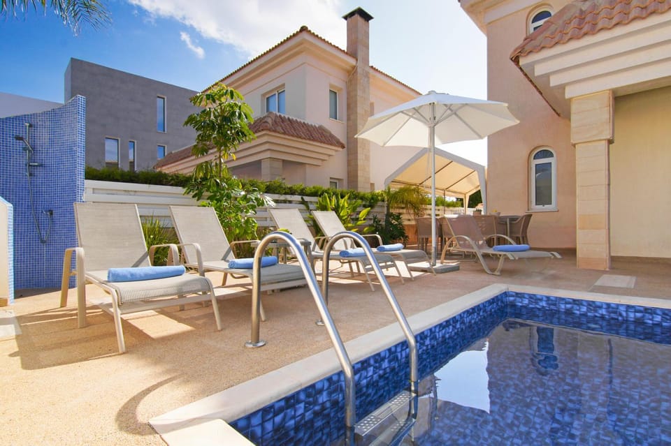 Property building, Swimming pool