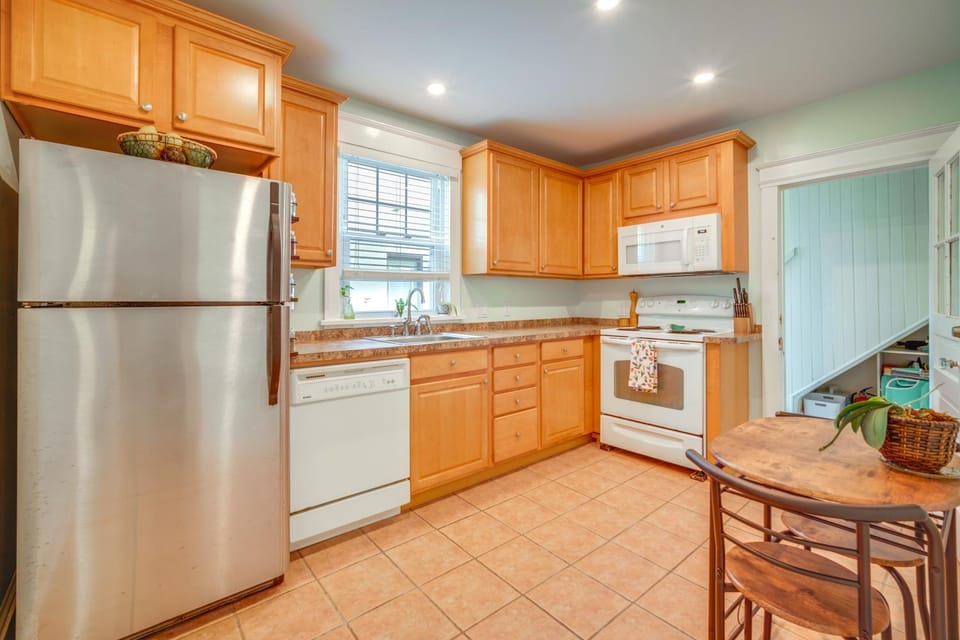 Walk to Beach: Dog-Friendly Ventnor City Retreat! Apartment in Margate City