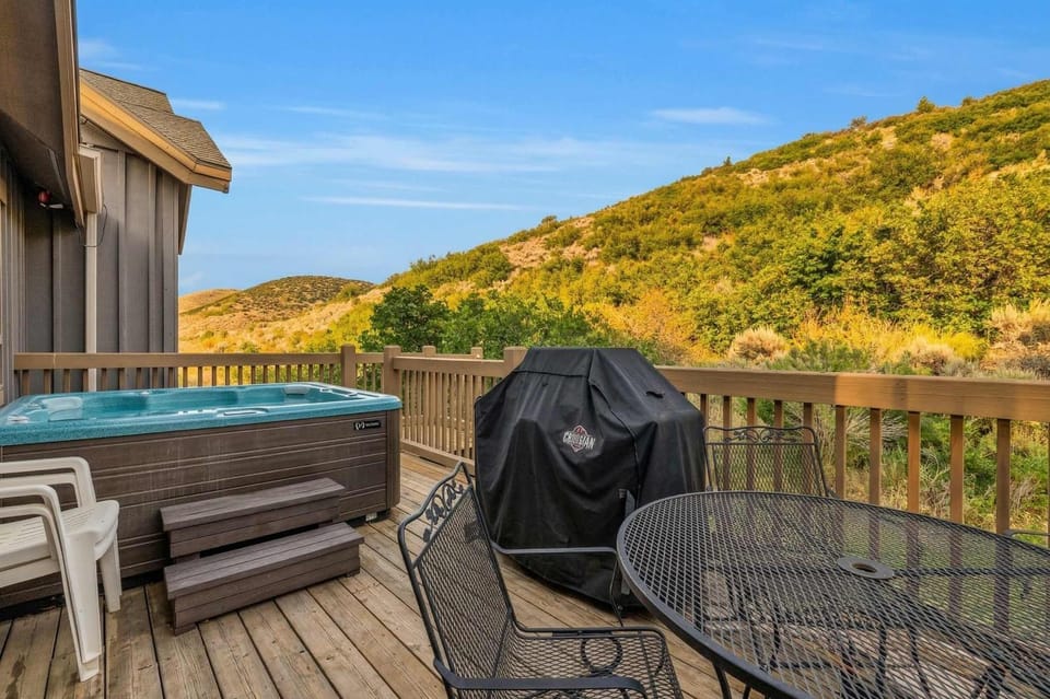 Family Friendly Home with Hot Tub and Shuttle Access House in Park City