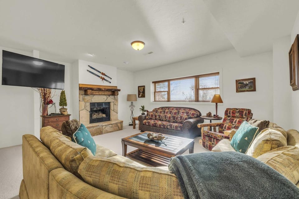 Family Friendly Home with Hot Tub and Shuttle Access House in Park City